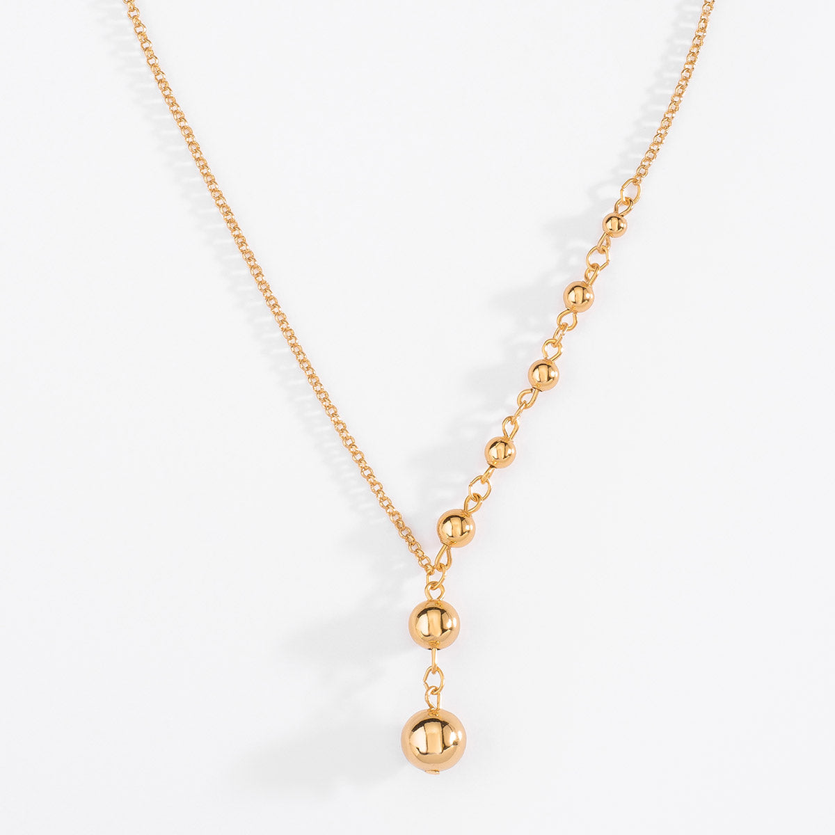 ELEGANT NECKLACE.